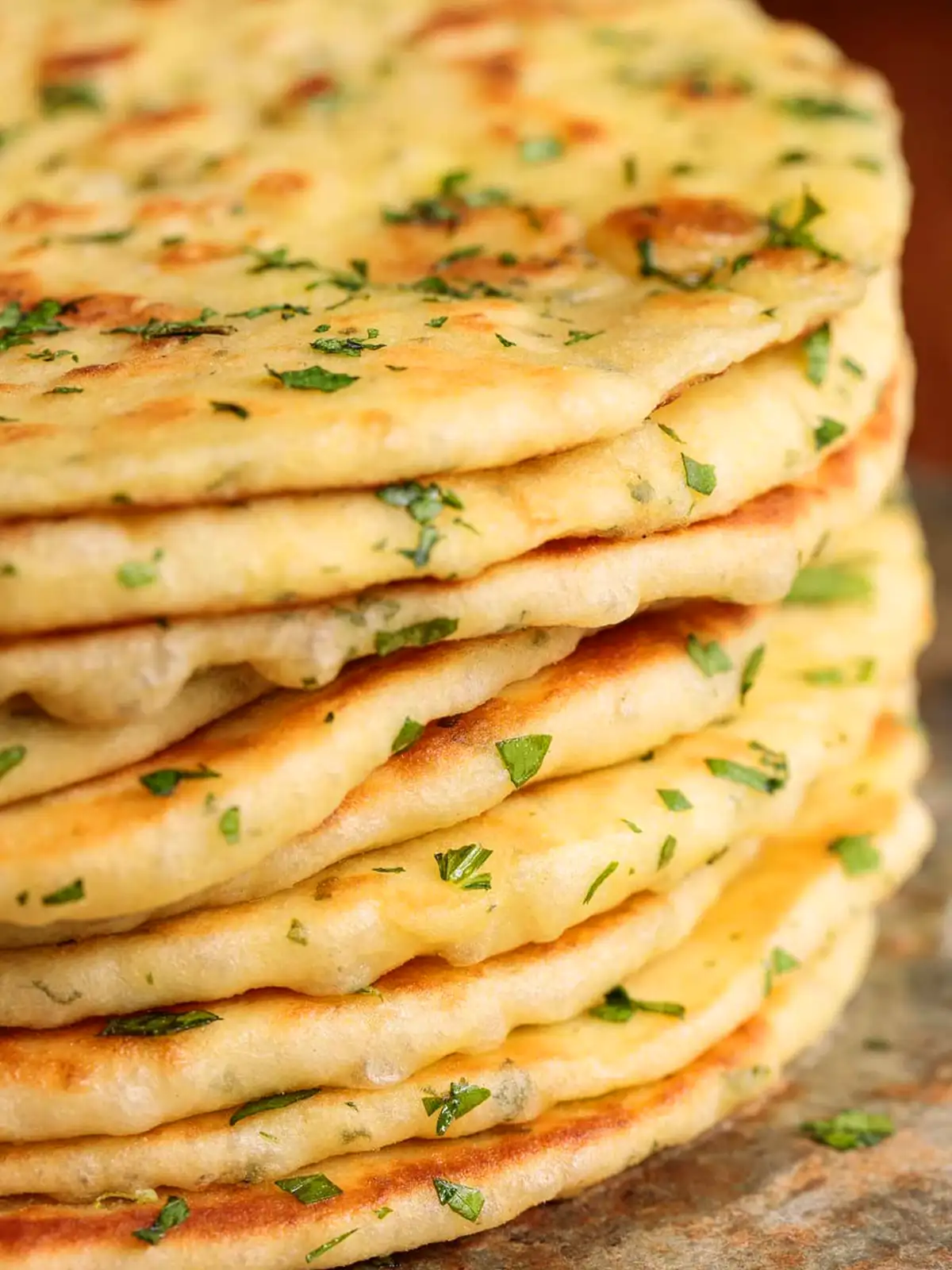 Türkisches Pfannenbrot Bazlama Rezept gemacht Mit Kräuter Knoblauch Butter