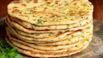 Türkisches Pfannenbrot Bazlama Rezept gemacht Mit Kräuter Knoblauch Butter