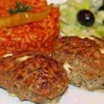 Bifteki mit griechischem Tomatenreis Rezept