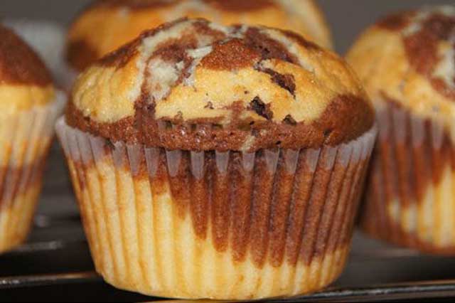 Donauwellen Muffins gefüllt mit Kinder Schokobons Rezept