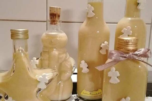 Engelchenlikör Rezept: schmeckt wie flüssiges Marzipan - Schnelle und ... Engelchenlikör Rezept: schmeckt wie flüssiges Marzipan - Schnelle und ...