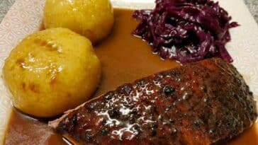 Entenbraten mit Apfelrotkohl und Kartoffelknödel Rezept