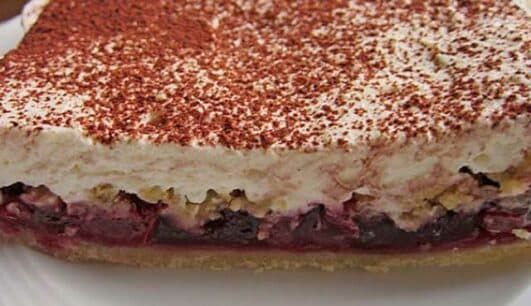 Feuerwehrkuchen Rezept (Kirschkuchen mit Streusel) - Schnelle und ...