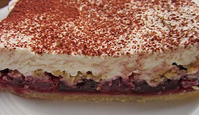 Feuerwehrkuchen Rezept (Kirschkuchen mit Streusel)