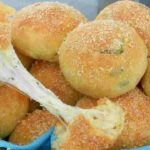 Megalecker Knoblauch Brötchen gefüllt mit Mozzarella Käse Rezept
