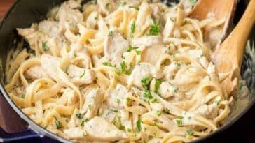 Nudeln mit Hähnchenbrust in Käsesoße Rezept