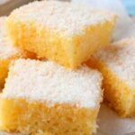 Saftiger Kokoskuchen mit Sahne (ein Tassenrezept)