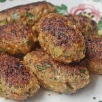 Türkische Hackröllchen mit Gurkenjoghurt und Salat Rezept: Einfach Nur Lecker