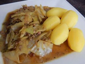 Weißkohl / Schmorkohl oder geplatzte Kohlroulade Rezept