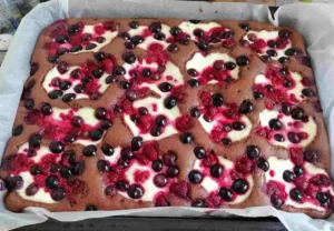 3 Minuten Kirschkuchen Rezept, ein Tassenrezept!