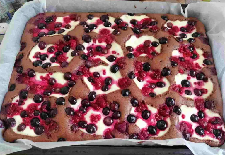 3 Minuten Kirschkuchen Rezept, ein Tassenrezept!