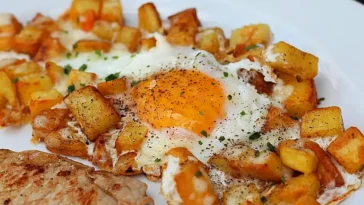 Bratkartoffeln mit Ei und Käse Rezept