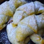 Fantastische Sahne-Hörnchen Rezept aus nur 3 Zutaten und ohne Gehzeit