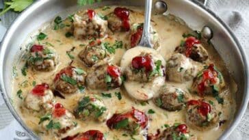 Hackbällchen in cremiger Champignon-Soße Rezept