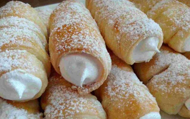 Selbstgemachte Schaumrollen mit italienischer Eischnee-Füllung Rezept