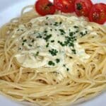 Spaghetti mit Knoblauch-Käsesauce Rezept