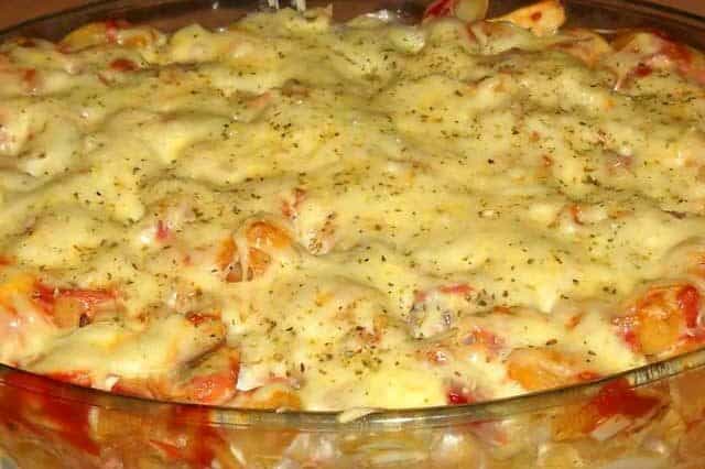 Überbackene Pizza-Nudeln Rezept