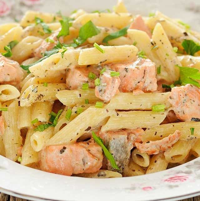 Zitronige Penne mit Lachs und Lauch Rezept