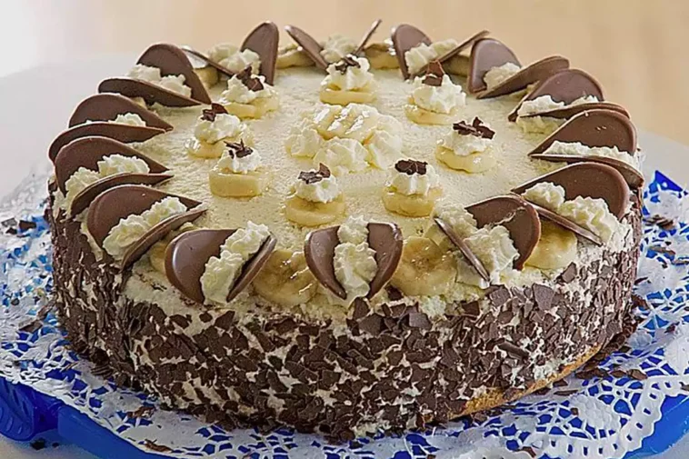 Banana Split Traum Rezept: Raffinierte Torte mit Schokoladen und Vanillecreme mit Bananen