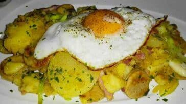 Bratkartoffeln mit Wurst und Spiegelei Rezept, eine Traum Kombination