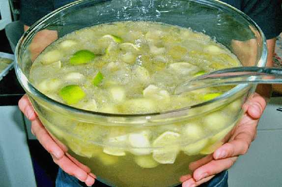 Caipirinha Bowle Rezept, das Zeug macht wirklich süchtig!