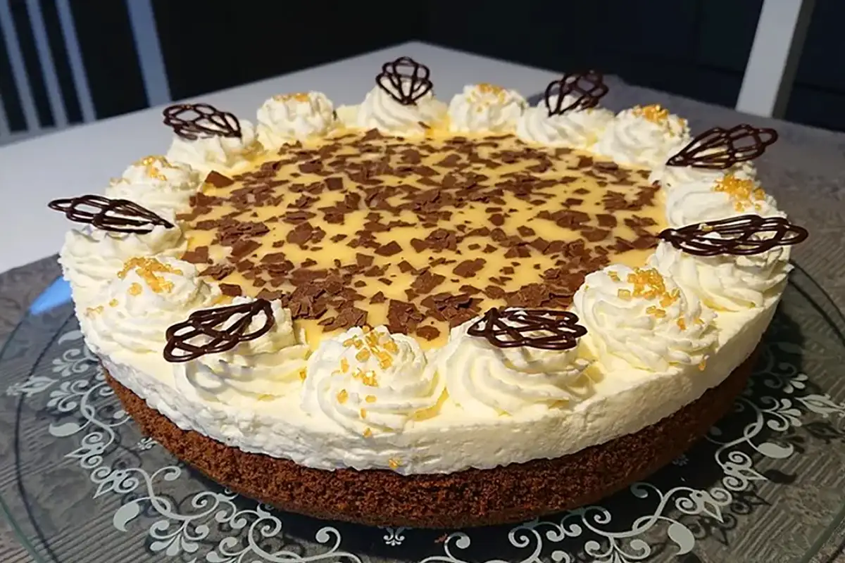 Eierlikörtorte mit saftigem Nussboden Rezept