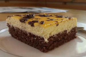 Eierlikörtorte mit saftigem Nussboden Rezept