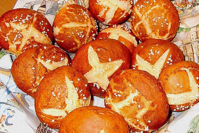 Frische Laugenbrötchen Rezept