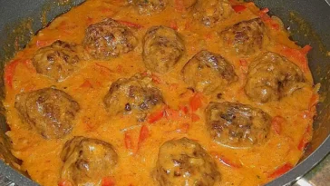 Hackbällchen in Paprikarahmsauce Rezept