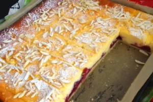 Käsekuchen mit Kirschen vom Blech Rezept