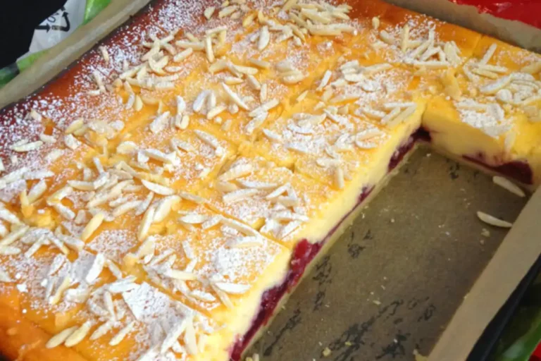 Käsekuchen mit Kirschen vom Blech Rezept