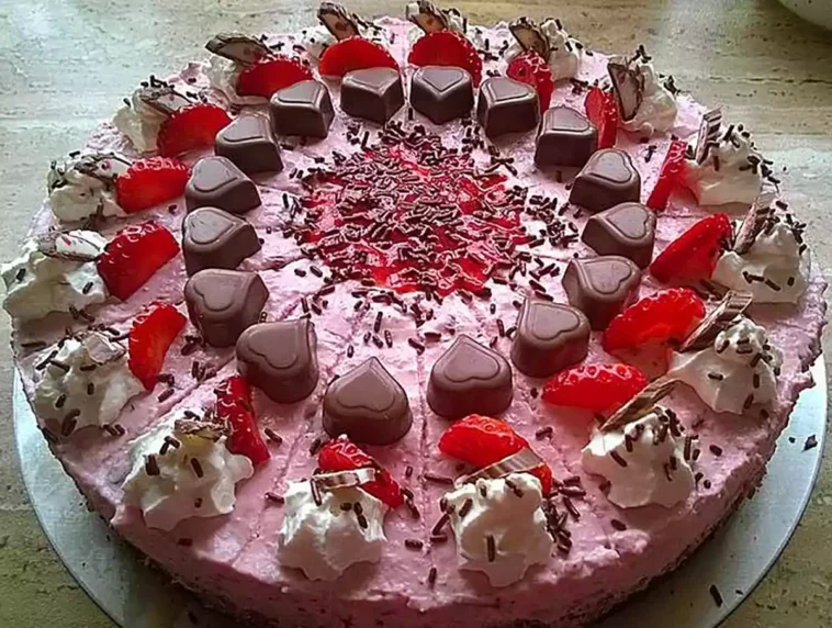 Lecker Erdbeer Yogurette Torte Mit Nussboden Rezept