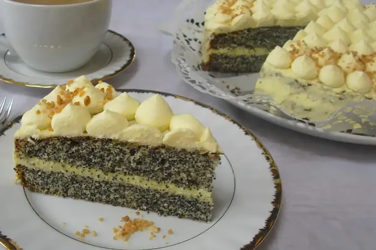 Mohnkuchen mit Paradiescreme Rezept so einfach gemacht!