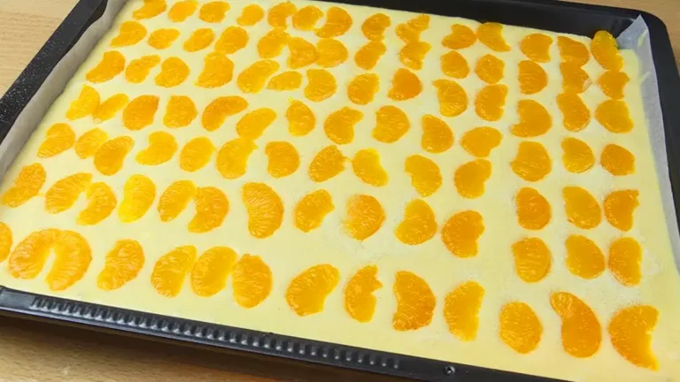 Quarkkuchen vom Blech mit Früchten rezept