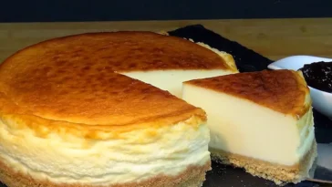 Käsekuchen mit Vanillepudding und Quark Rezept