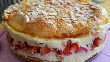 Schneemousse-Erdbeertorte Rezept