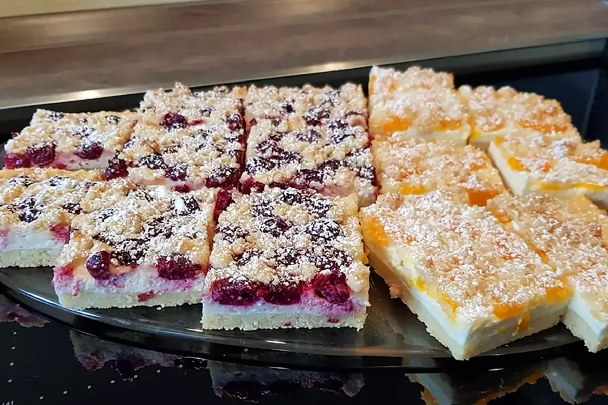 Schneller Quark-Streuselkuchen mit Obst Rezept