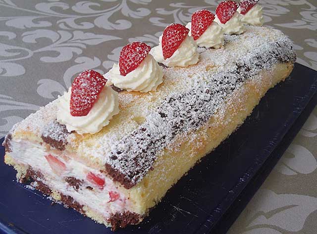 Zebrarolle mit Erdbeeren Rezept