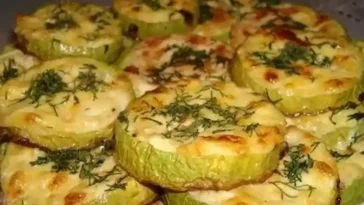 Zucchinischeiben Rezept Mit Knoblauch Und Saurer Sahne Überbacken