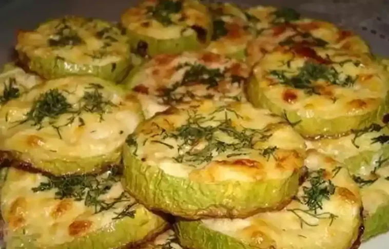 Zucchinischeiben Rezept Mit Knoblauch Und Saurer Sahne Überbacken