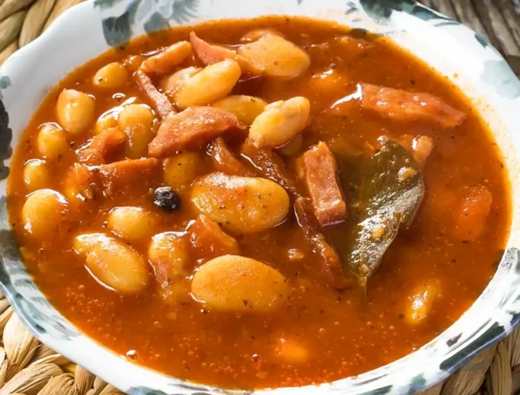 Die beste und üppigste ungarische Bohnen-Suppe Rezept. Für jeden Anlass empfehlenswert