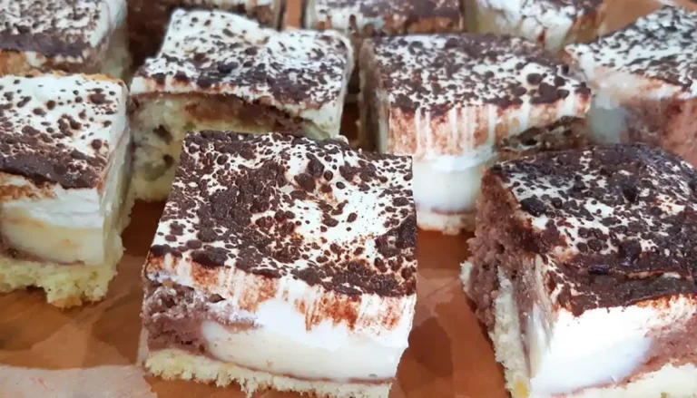 Einfach himmlisch Puddingschnitten mit saurer Sahne Rezept