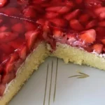 Erdbeerkuchen mit Paradiescreme Rezept: Schmand und frischer Sahne