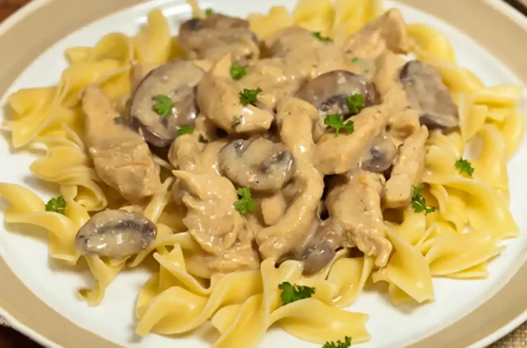 Fettuccine Rezept mit Hähnchenbrust, Knoblauch und Pilzen. Eine fantastische Mahlzeit in 20 Minuten