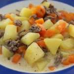 Kartoffel Hackfleisch Topf mit Schmand und Möhren Rezept