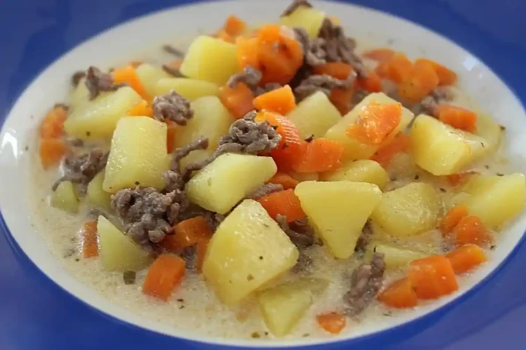 Kartoffel Hackfleisch Topf mit Schmand und Möhren Rezept