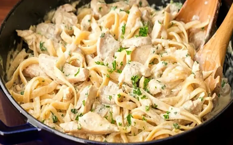 Pasta Alfredo Nudeln mit Hähnchenbrust in Käsesoße Rezept