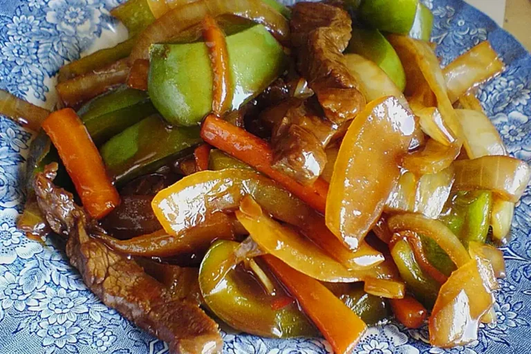 Rindfleisch mit Zwiebeln Rezept
