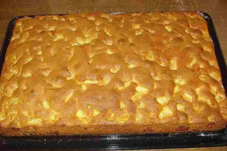Apfelkuchen Rezept der in ihrem Mund schmilzt, in 5 Minuten zubereitet!