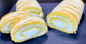 Biskuit Sahnerolle Rezept, viel besser als die vom Bäcker!